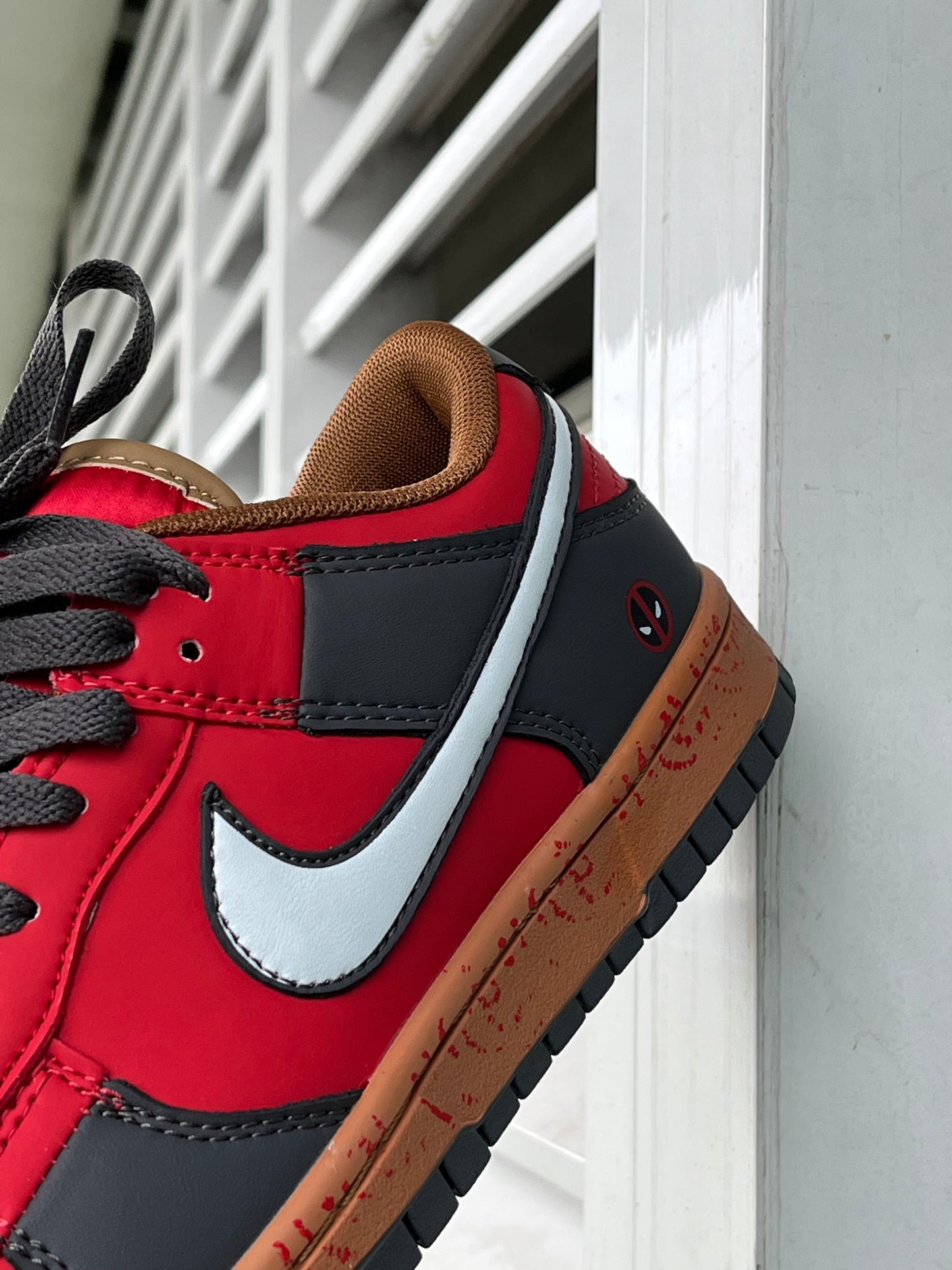 Nike SB Dunk Low x Deadpool