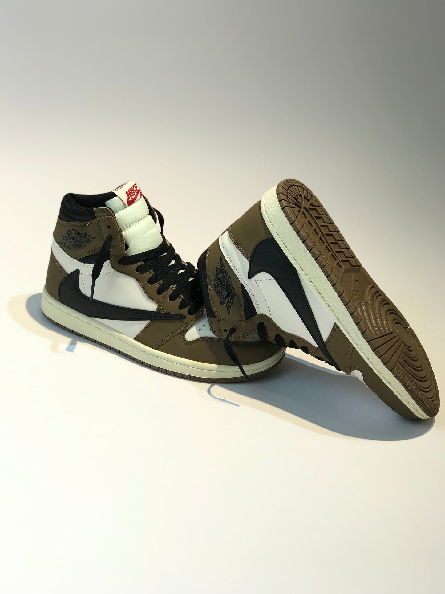 Nike Air Jordan Retro 1 x Traviss Scott