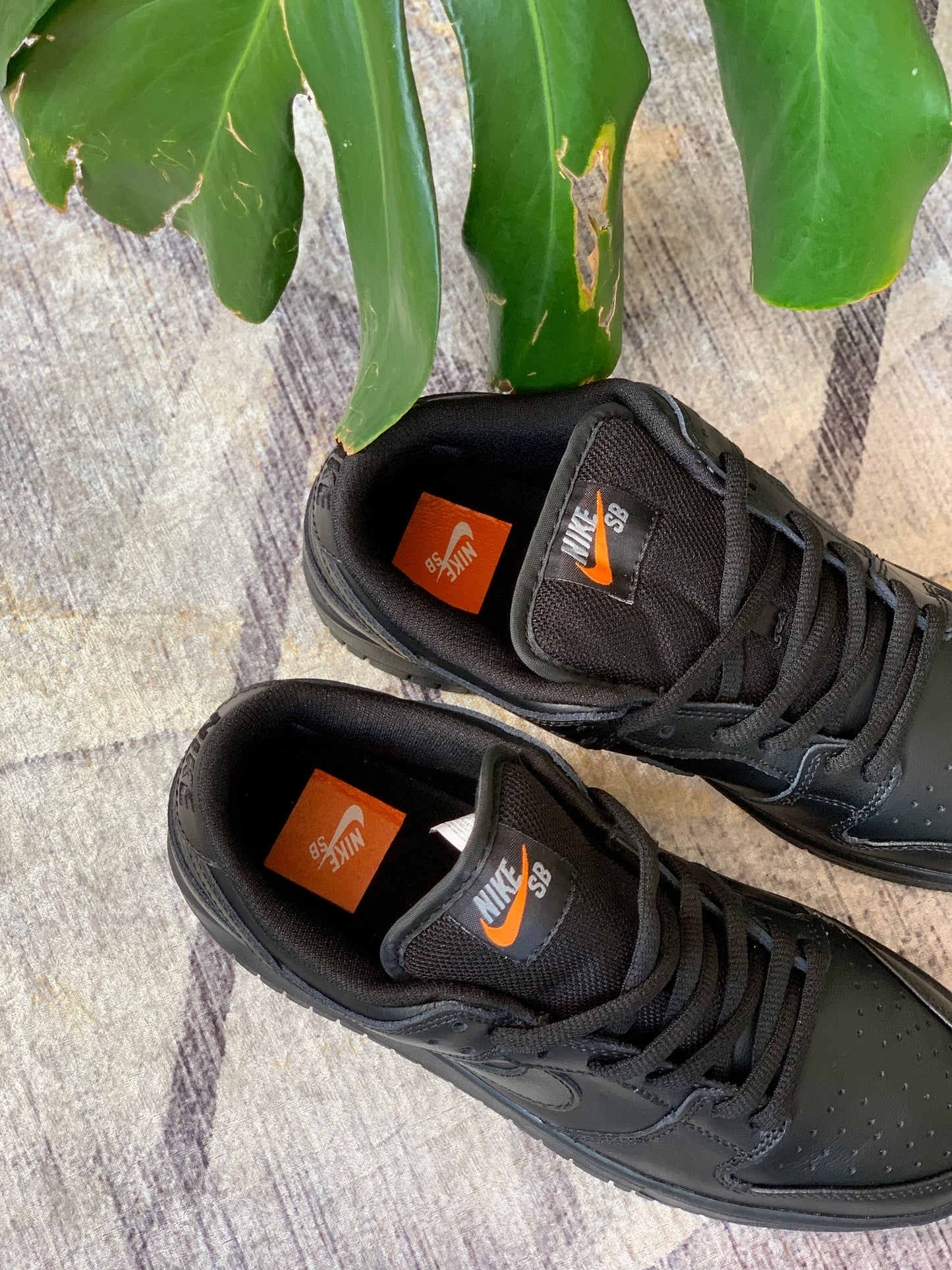 Nike SB Dunk Low Triple Black