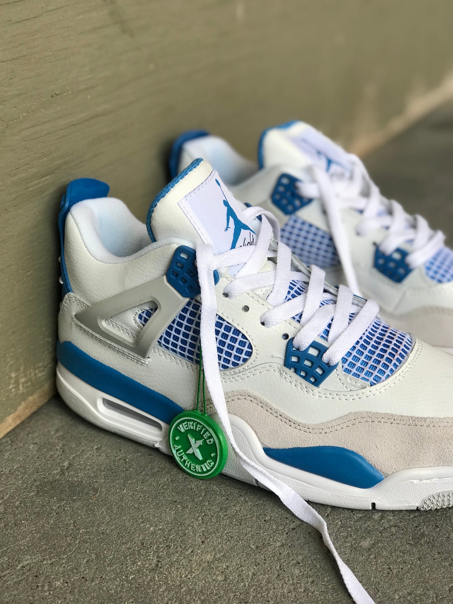 Air Jordan 4 Military Blue
