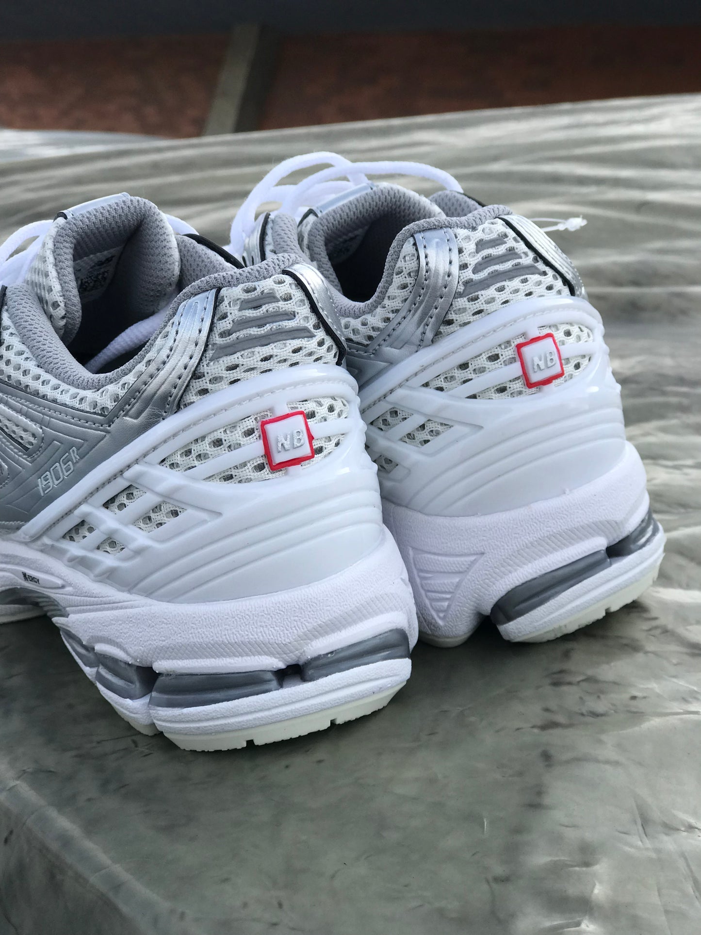 New Balance 1906R Silver Metallic White
