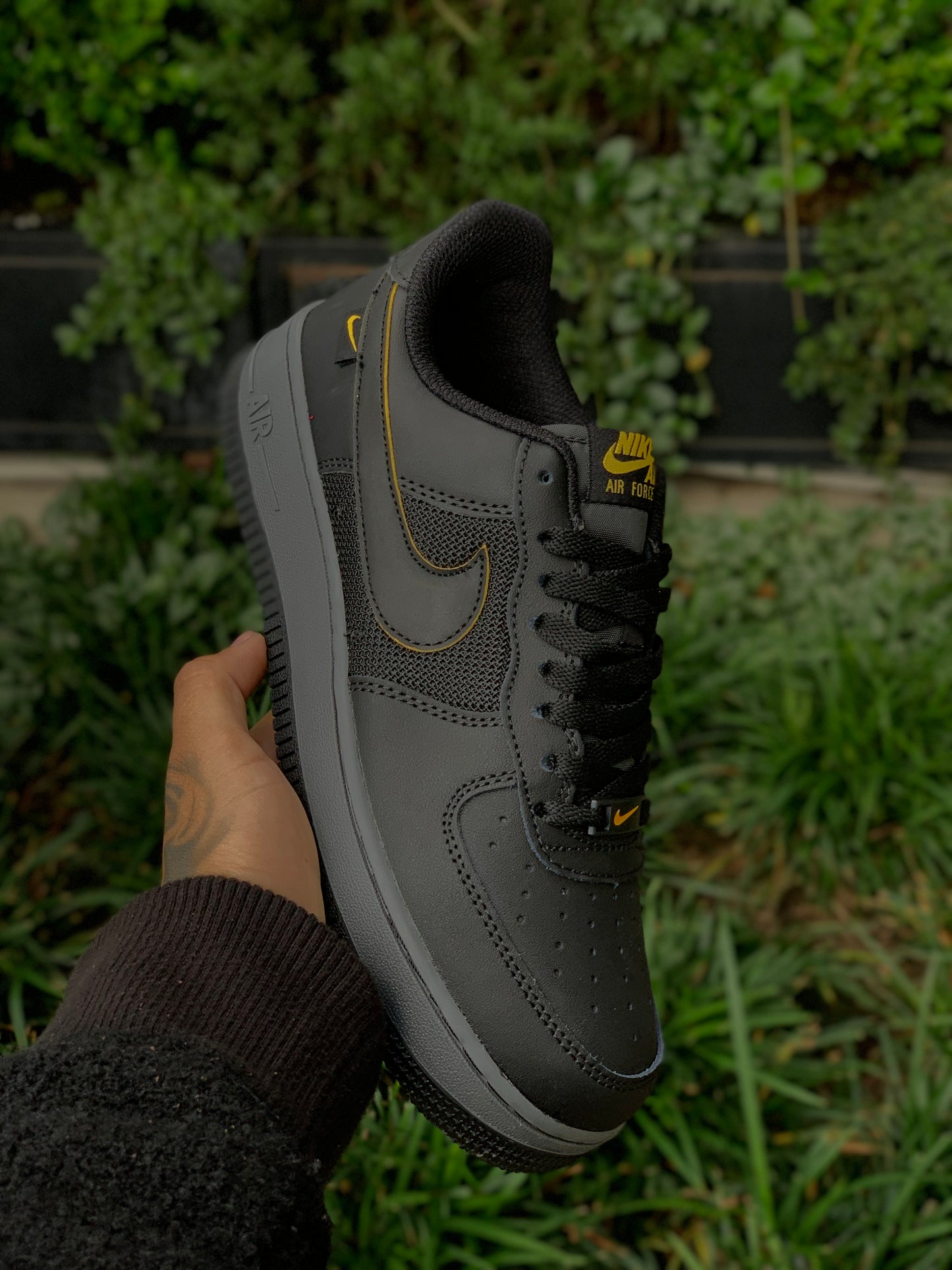 Nike Air Force One 07 Black University Gold