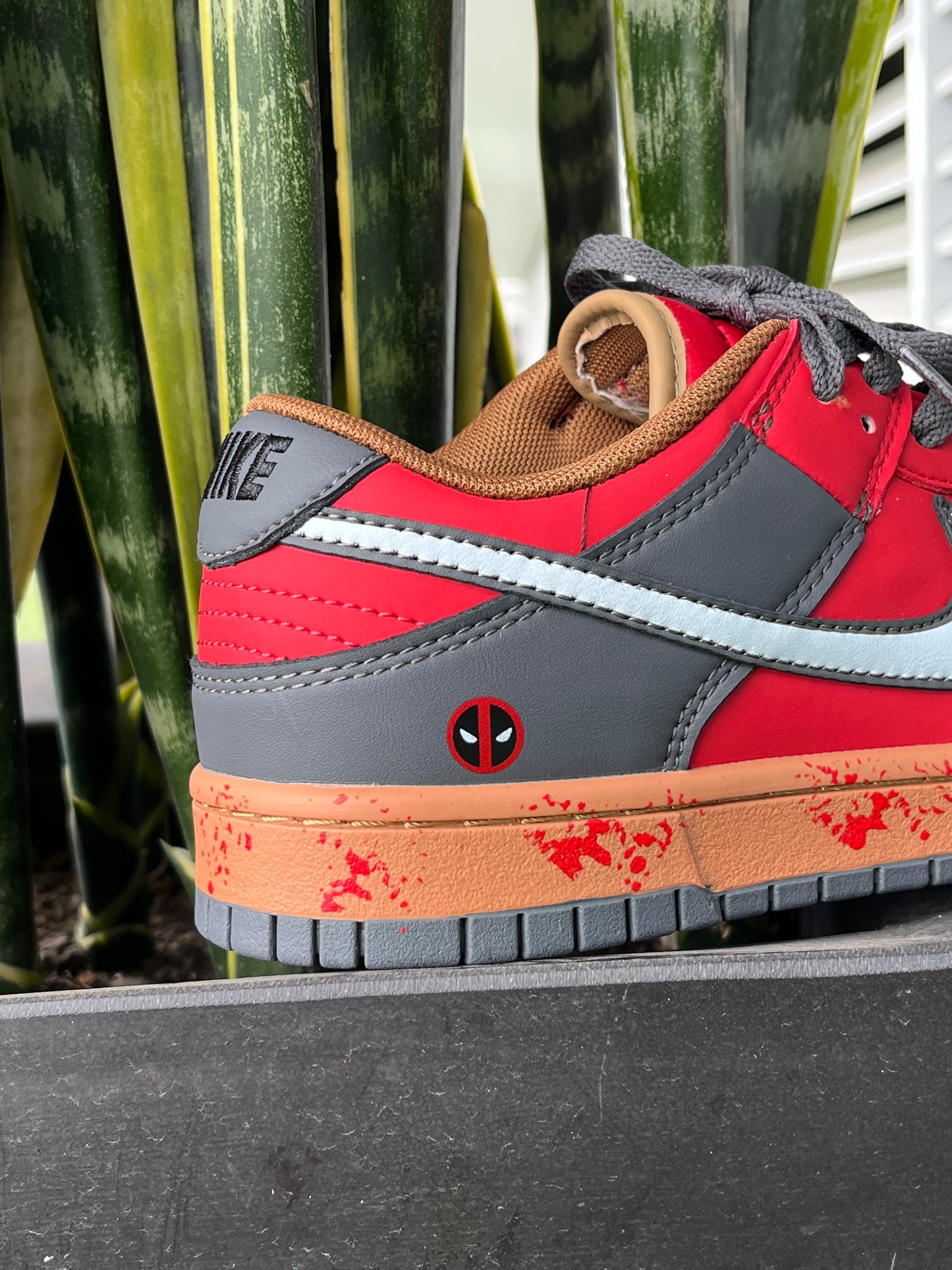 Nike SB Dunk Low x Deadpool