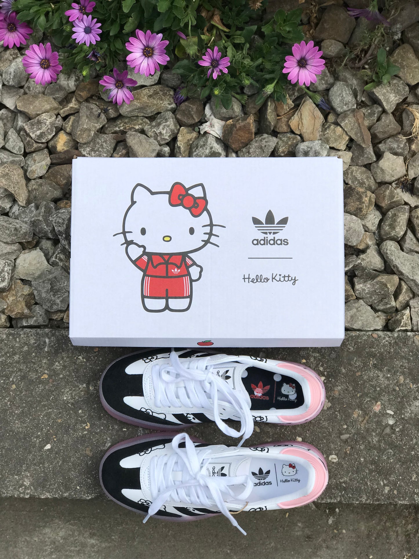 Adidas Samba x Hello Kitty