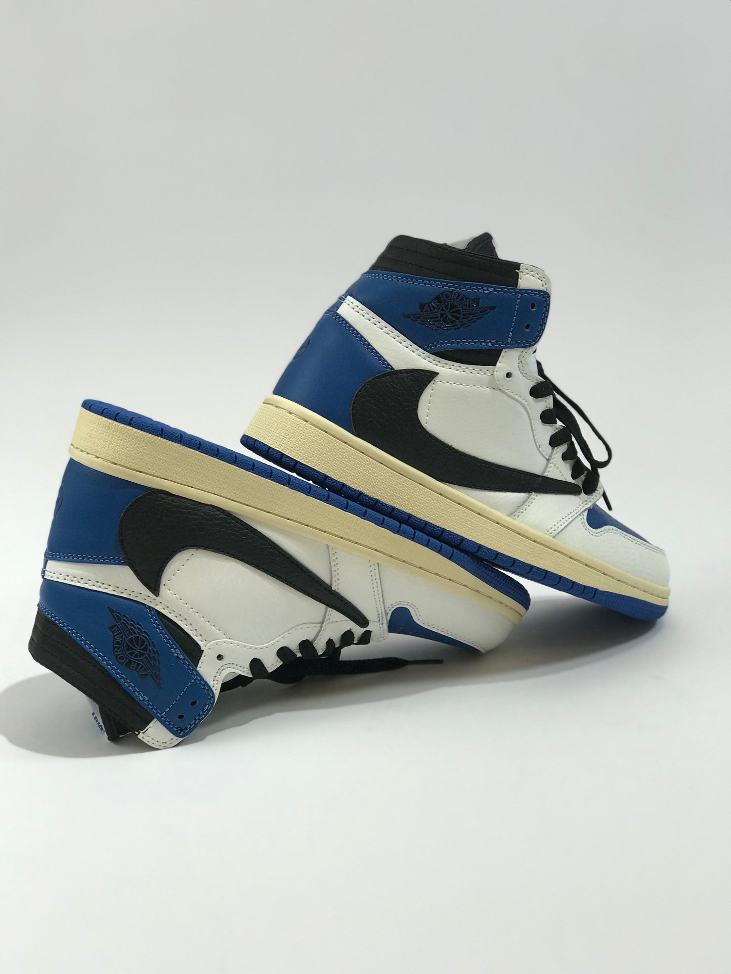 Air Jordan Retro 1 Travis x Fragment