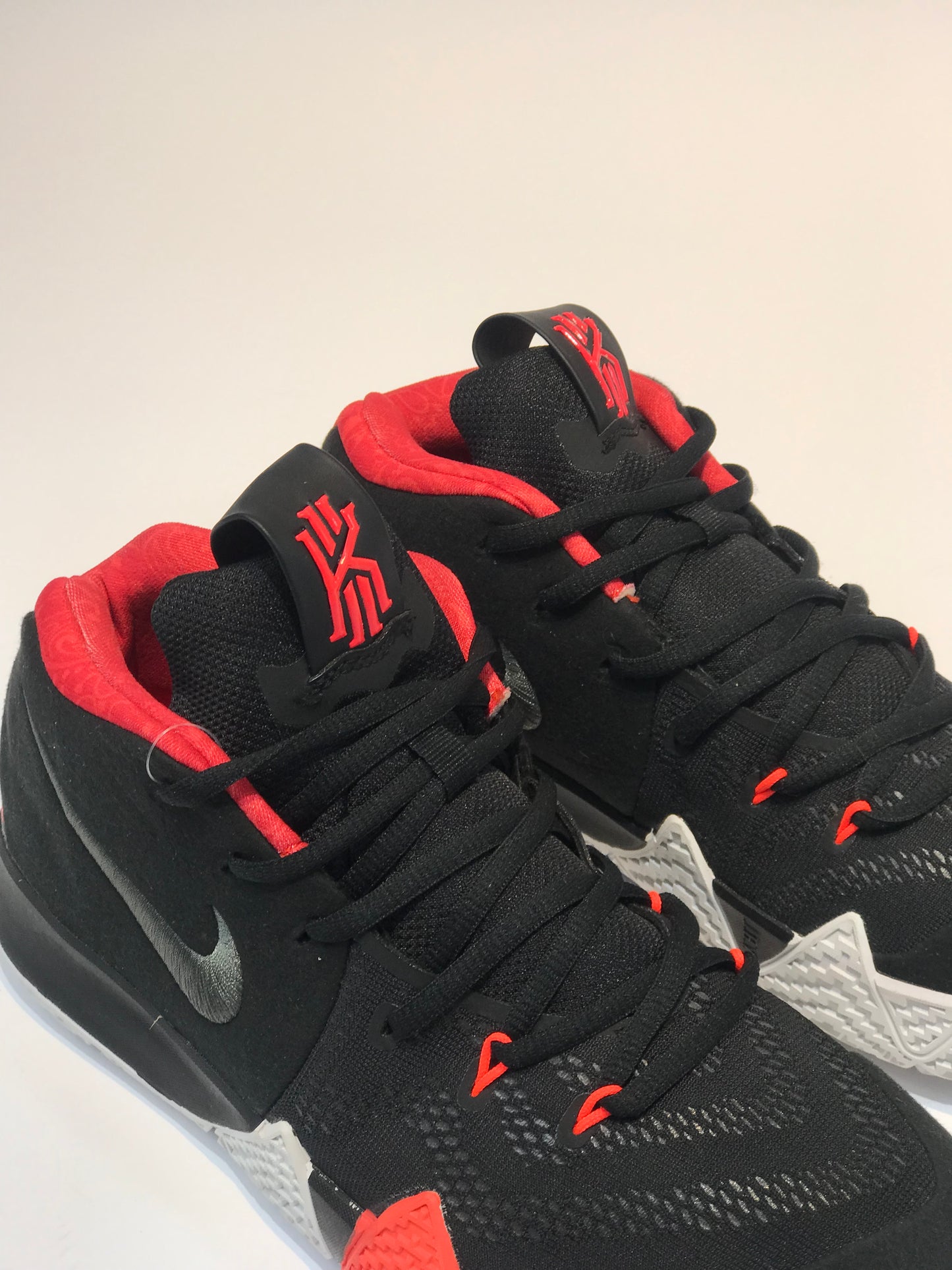 Nike Kyrie Irving 4 "Bred"