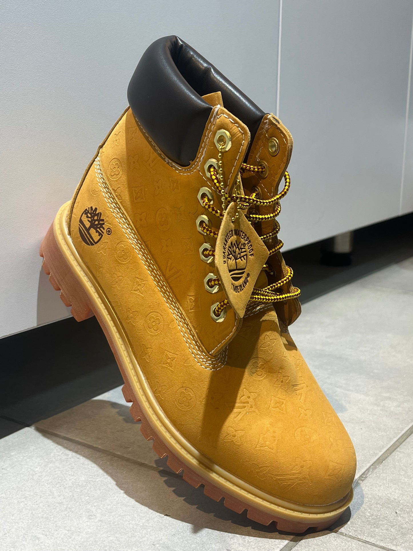 TIMBERLAND x SUPREME / LV