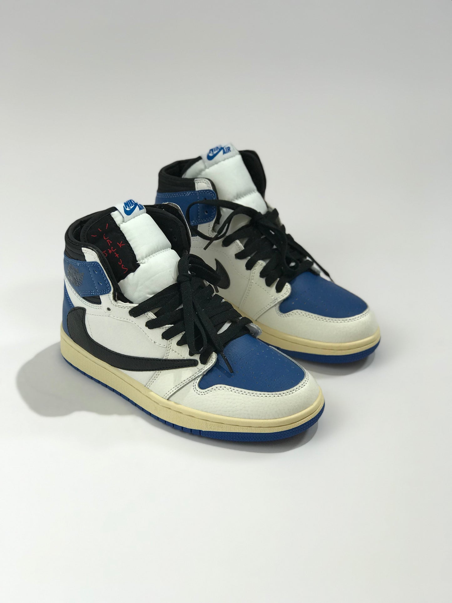 Air Jordan Retro 1 Travis x Fragment