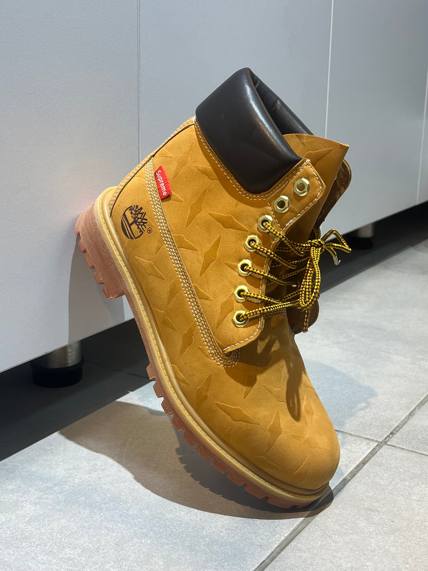 TIMBERLAND x SUPREME / LV