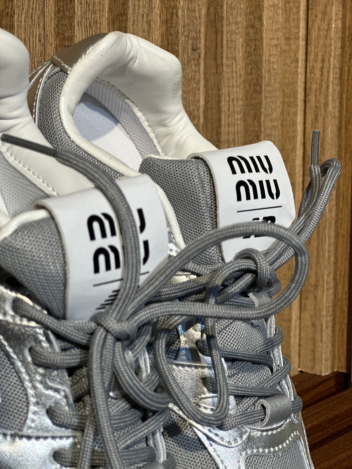 New Balance 530SL x MiuMiu Plateadas
