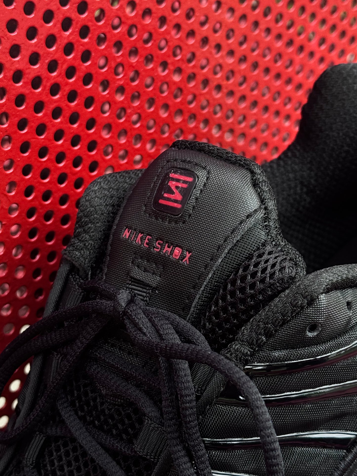 Nike Shox - Black/Red