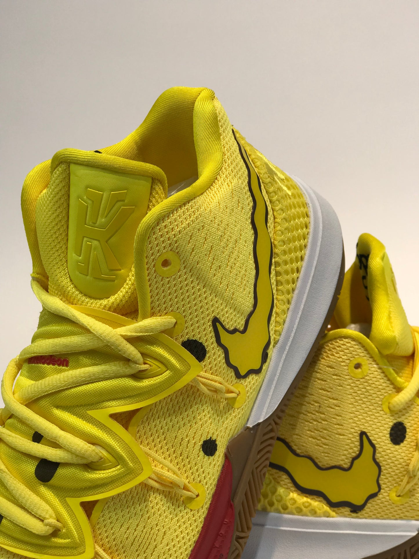 Nike Kyrie Irving x Spongebob
