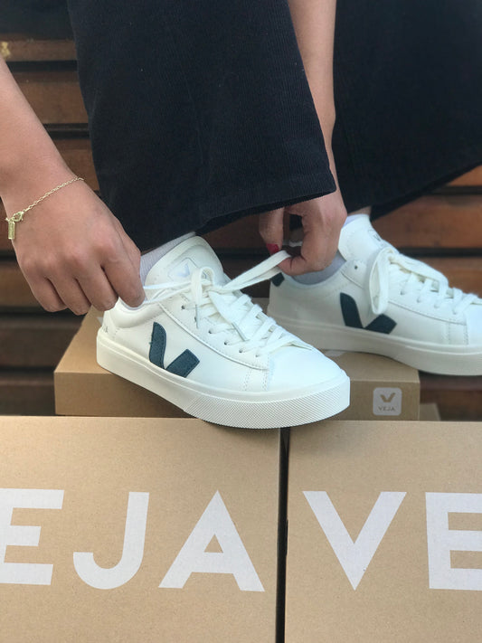 Veja Blanco / Azul Marino